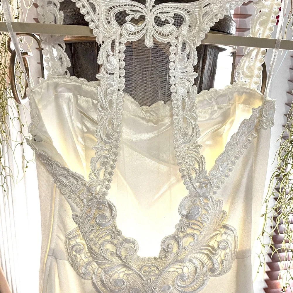 Dress - Picture 7 of 9